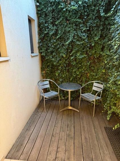 Apartament cu 3 camere decomandat, mobilat în Barbu Văcărescu