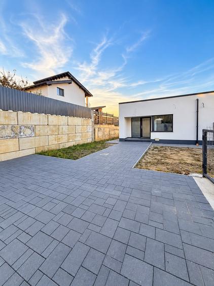 Duplex cu 3 camere cu Canalizare în Est