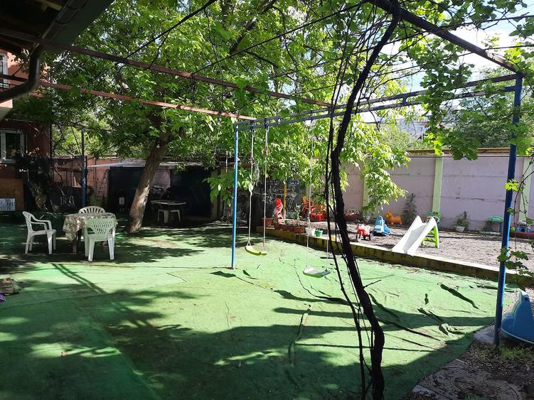 Casă cu 9 camere cu Teren 400 Mp în Militari