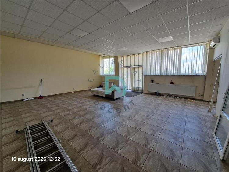 Spațiu comercial, de 130 mp, în Tractorul