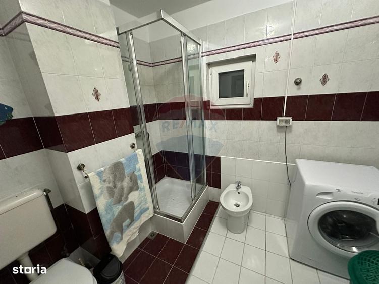 Apartament cu 3 camere în Intim