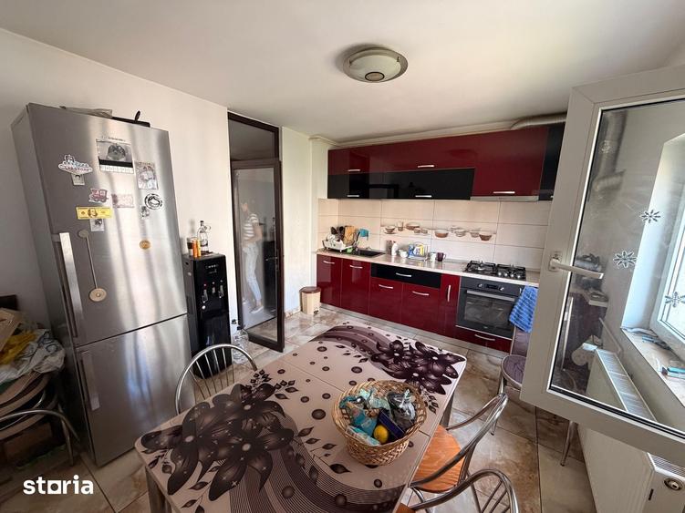 Apartament cu 4 camere în Vitan