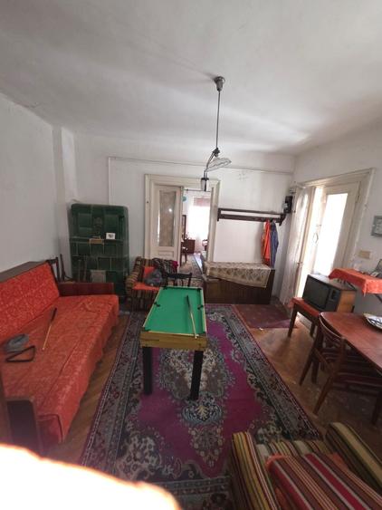 Casă cu 2 camere semidecomandat cu Teren 310 Mp în Schei