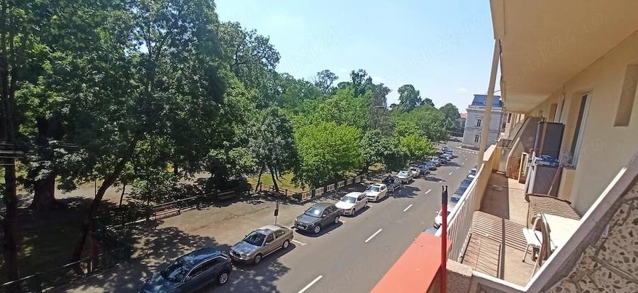 Apartament cu 3 camere semidecomandat în Ultracentral