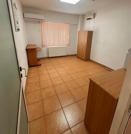 Apartament cu 4 camere decomandat în E3
