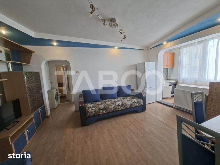 Apartament cu 3 camere semidecomandat, mobilat în Mihai Viteazul