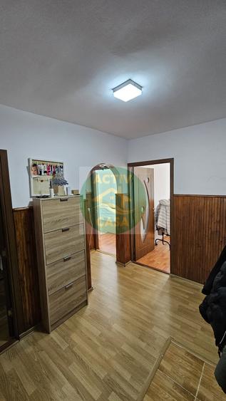 Apartament cu 3 camere decomandat în Sud