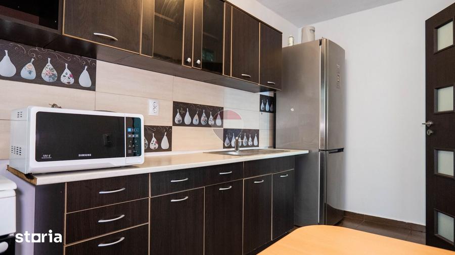 Apartament cu 3 camere în Tei