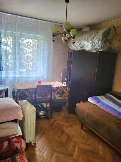Apartament cu 3 camere decomandat în Petros