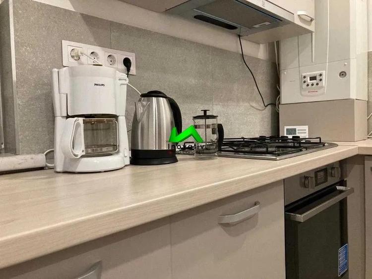 Apartament cu 3 camere decomandat, mobilat în Central