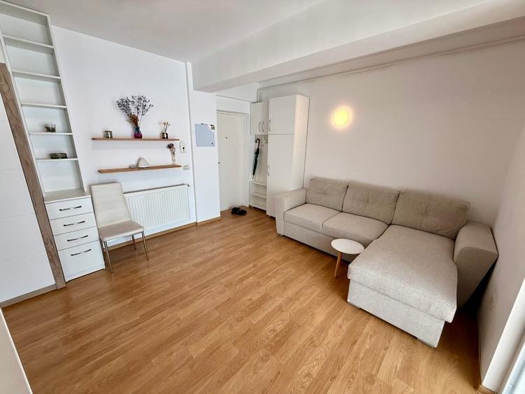 Apartament cu 4 camere semidecomandat, mobilat în Valea Lupului