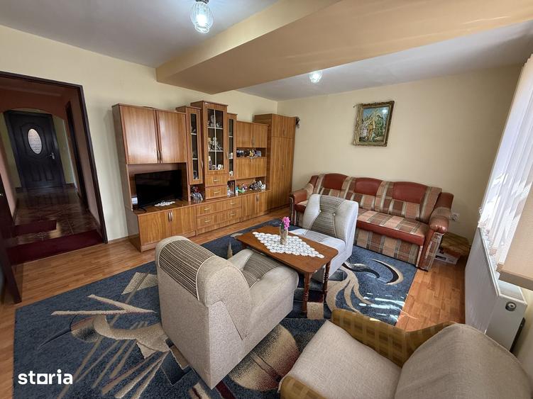 Casă cu 9 camere cu Teren 238 Mp în Central