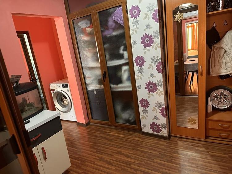 Apartament cu 2 camere decomandat în Rovinari