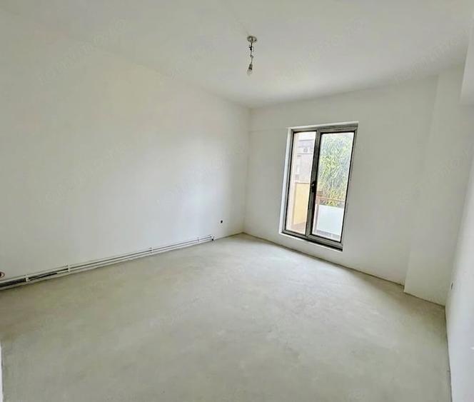 Apartament cu 3 camere decomandat în Aviației