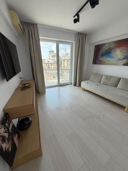 Apartament cu 3 camere semidecomandat în P-ța Romană