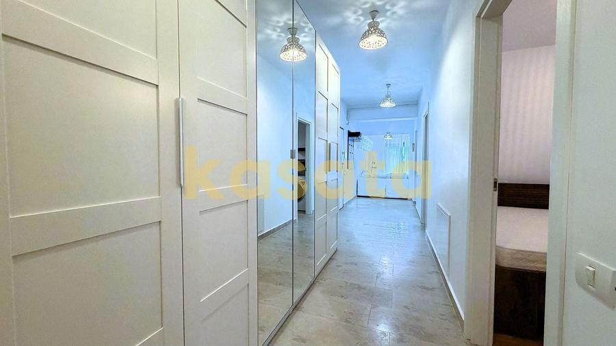 Apartament cu 3 camere semidecomandat, mobilat în Central