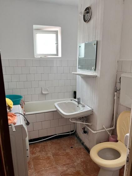 Apartament cu 3 camere decomandat în Stana