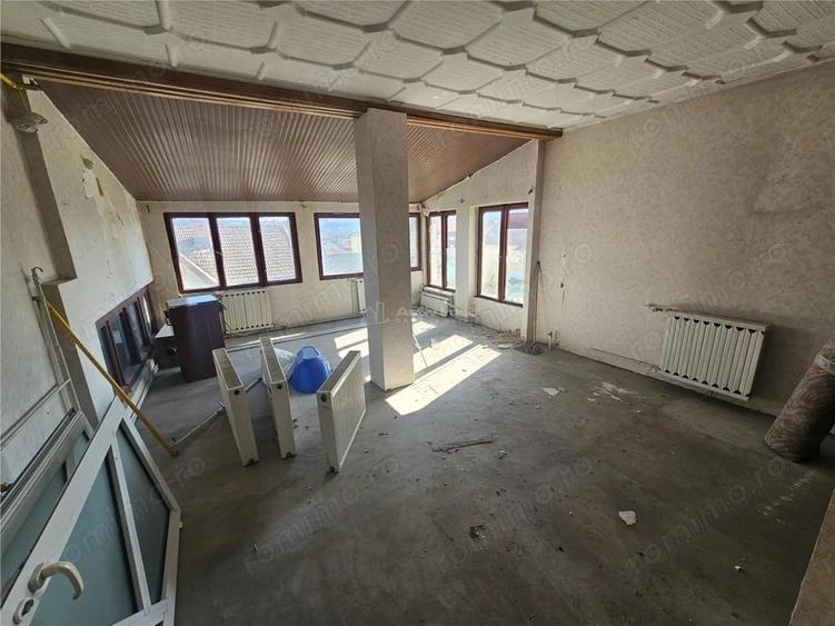Apartament cu 4 camere decomandat în Calea Timișoarei