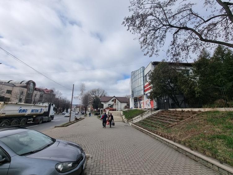Spațiu comercial, de 1,700 mp, în Central
