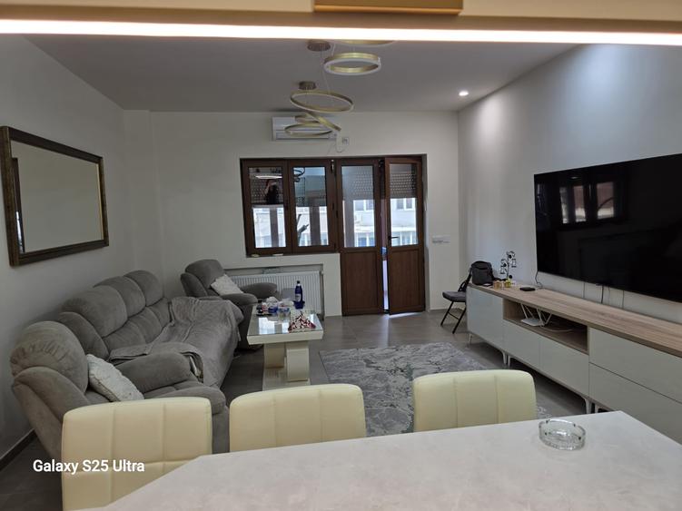 Apartament cu 3 camere decomandat în P-ța Amzei