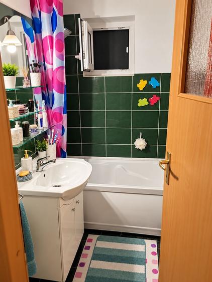 Apartament cu 3 camere semidecomandat în Central
