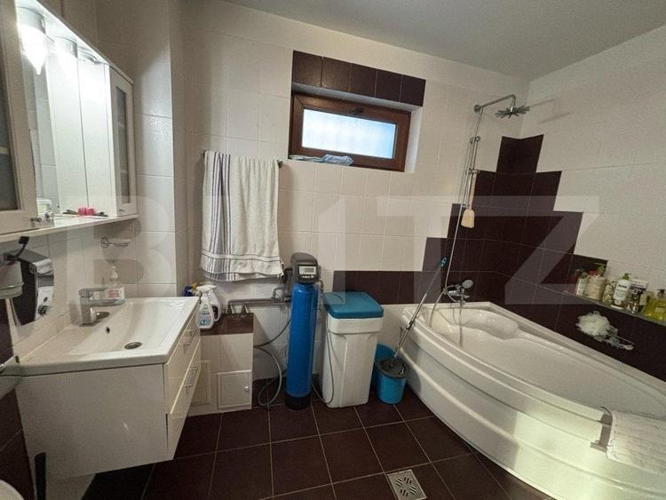 Casă cu 5 camere cu Teren 2300 Mp în Aninoasa