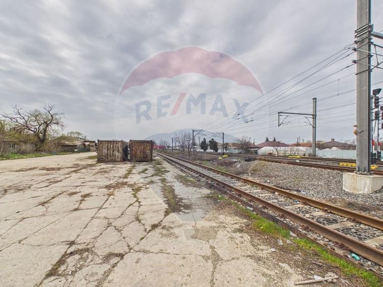 Spațiu industrial, de 7,850 mp, în Periferie