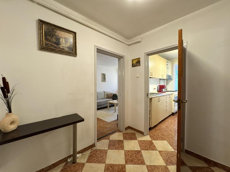 Apartament cu 3 camere decomandat, mobilat în Berceni