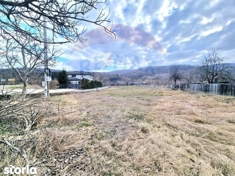Teren de 2286 mp, în Mărgineni
