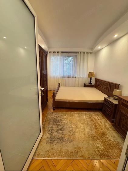 Apartament cu 3 camere decomandat, mobilat în Titan