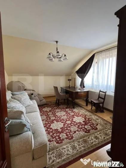 Casă cu 7 camere cu Teren 330 Mp în Burdea