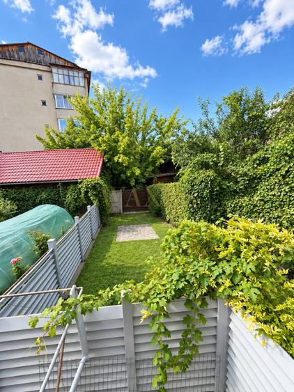 Casă individuală cu 6 camere cu Teren 265 Mp în Central