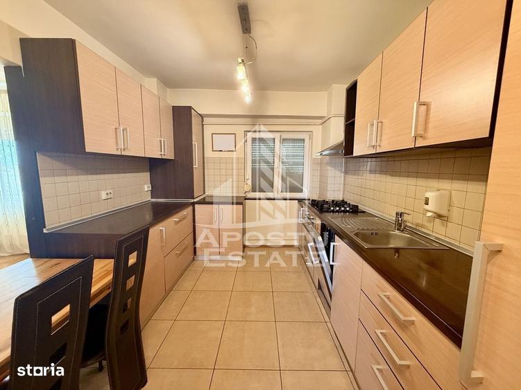 Apartament cu 3 camere decomandat în Dumbrăvița