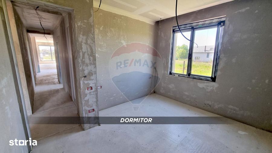 Casă cu 5 camere cu Teren 900 Mp în Recea