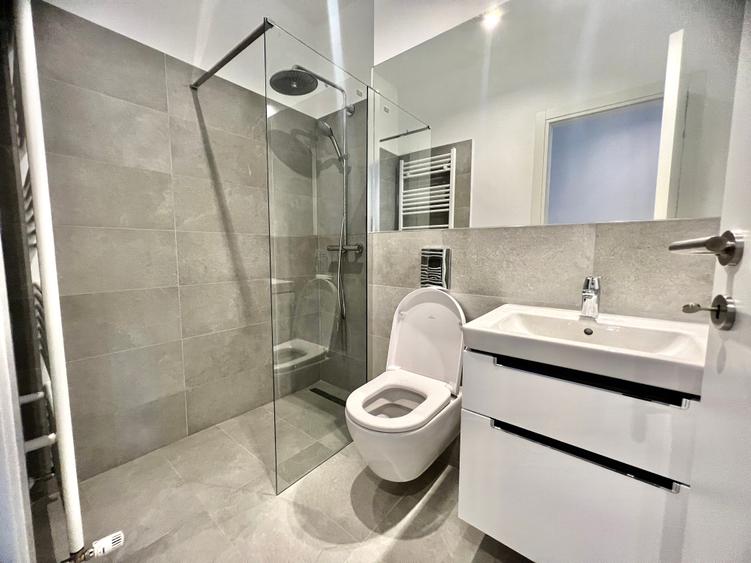 Apartament cu 3 camere decomandat în Băneasa
