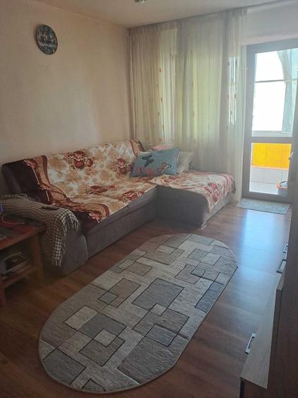 Apartament cu 2 camere semidecomandat în Craiovița Nouă