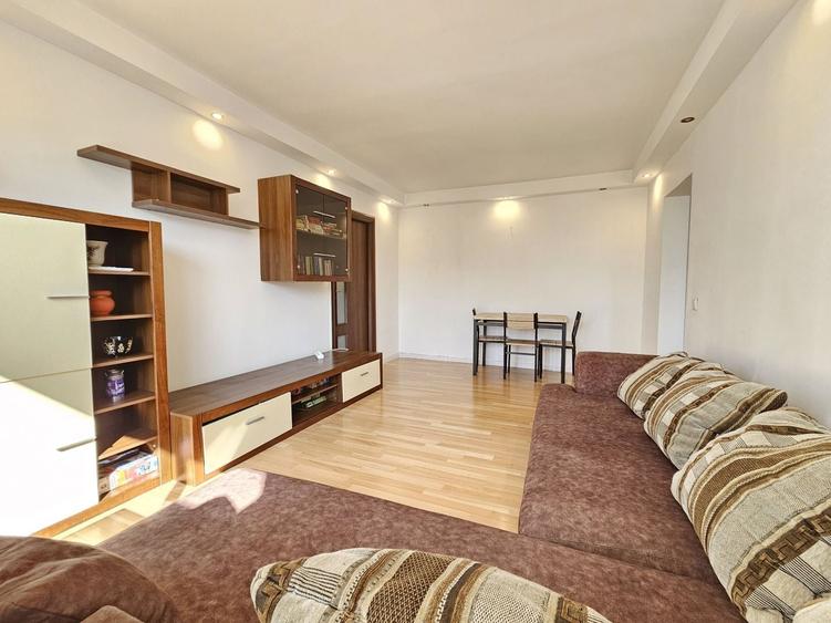Apartament cu 3 camere semidecomandat, mobilat în Iancului