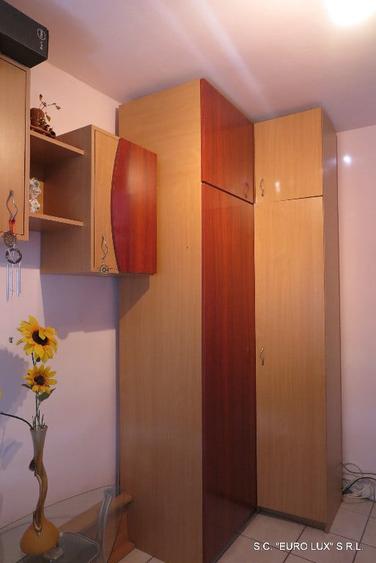 Apartament cu 4 camere semidecomandat în Micălaca