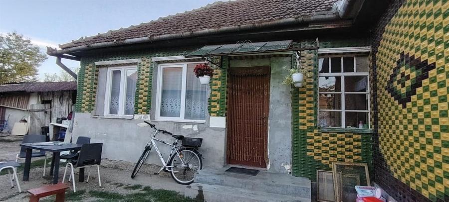 Casă cu 5 camere cu Teren 3000 Mp în Alparea