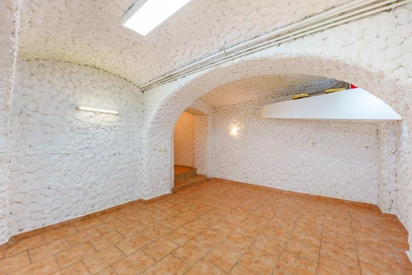 Spațiu comercial, de 27 mp, în Central
