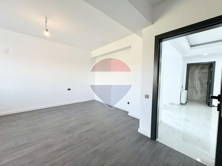 Casă individuală cu 6 camere cu Teren 422 Mp în Pipera