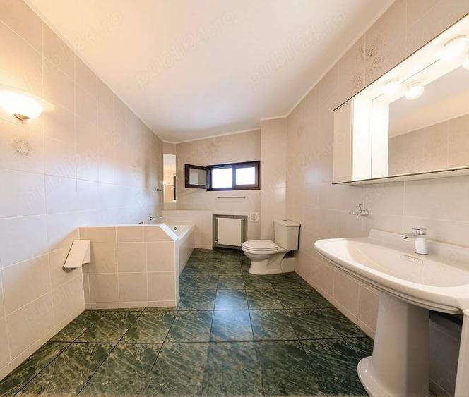 Apartament cu 3 camere decomandat în Cotroceni