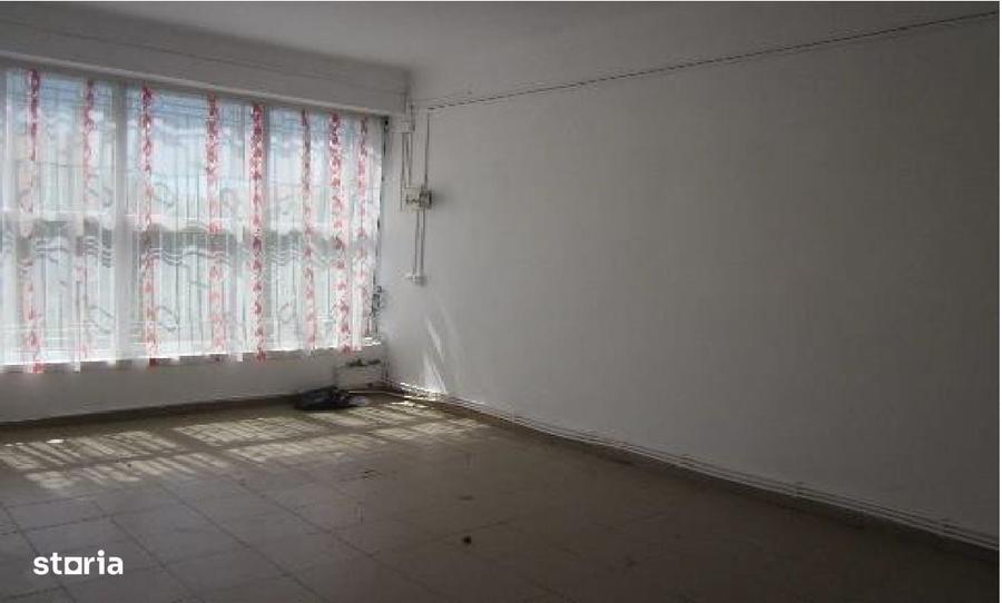 Spațiu comercial, de 67 mp, în Luciu