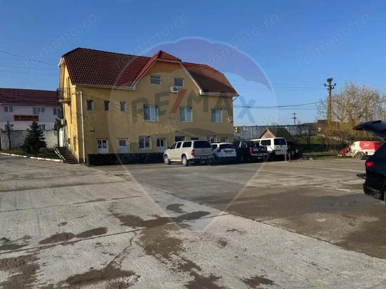 Spațiu comercial, de 2,200 mp, în Nord