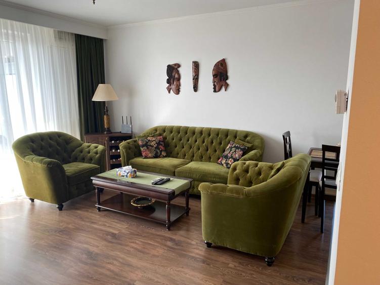 Apartament cu 3 camere decomandat în Exterior Vest