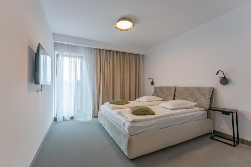 Apartament cu 4 camere decomandat, mobilat în Central