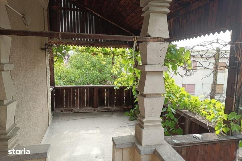 Casă cu 4 camere cu Teren 1000 Mp în Central