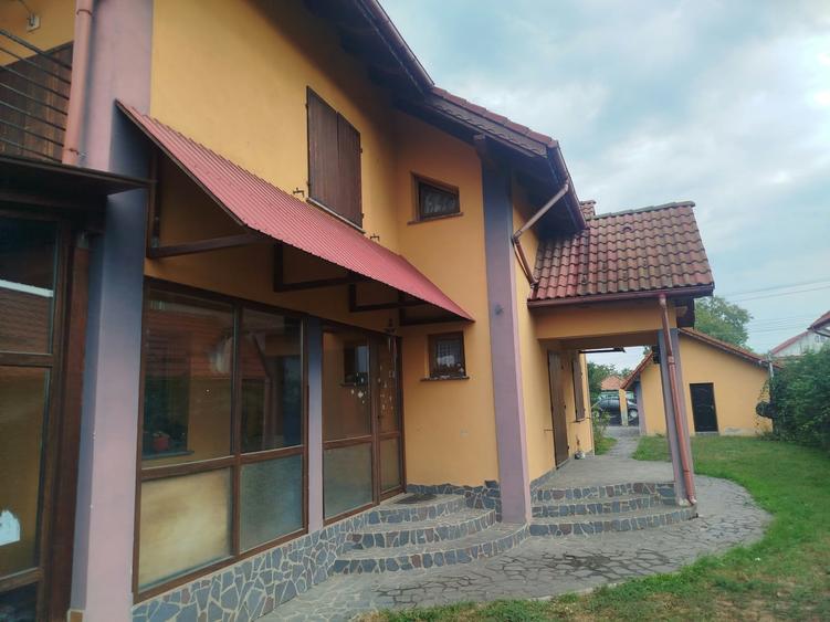 Casă individuală cu 5 camere cu Canalizare în Săvinești