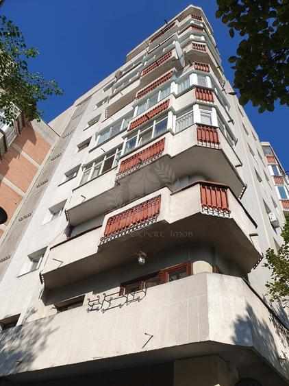Apartament cu 3 camere decomandat, mobilat în Republicii