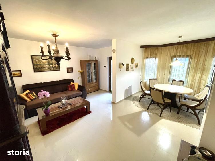 Casă cu 6 camere cu Teren 1629 Mp în Plopu